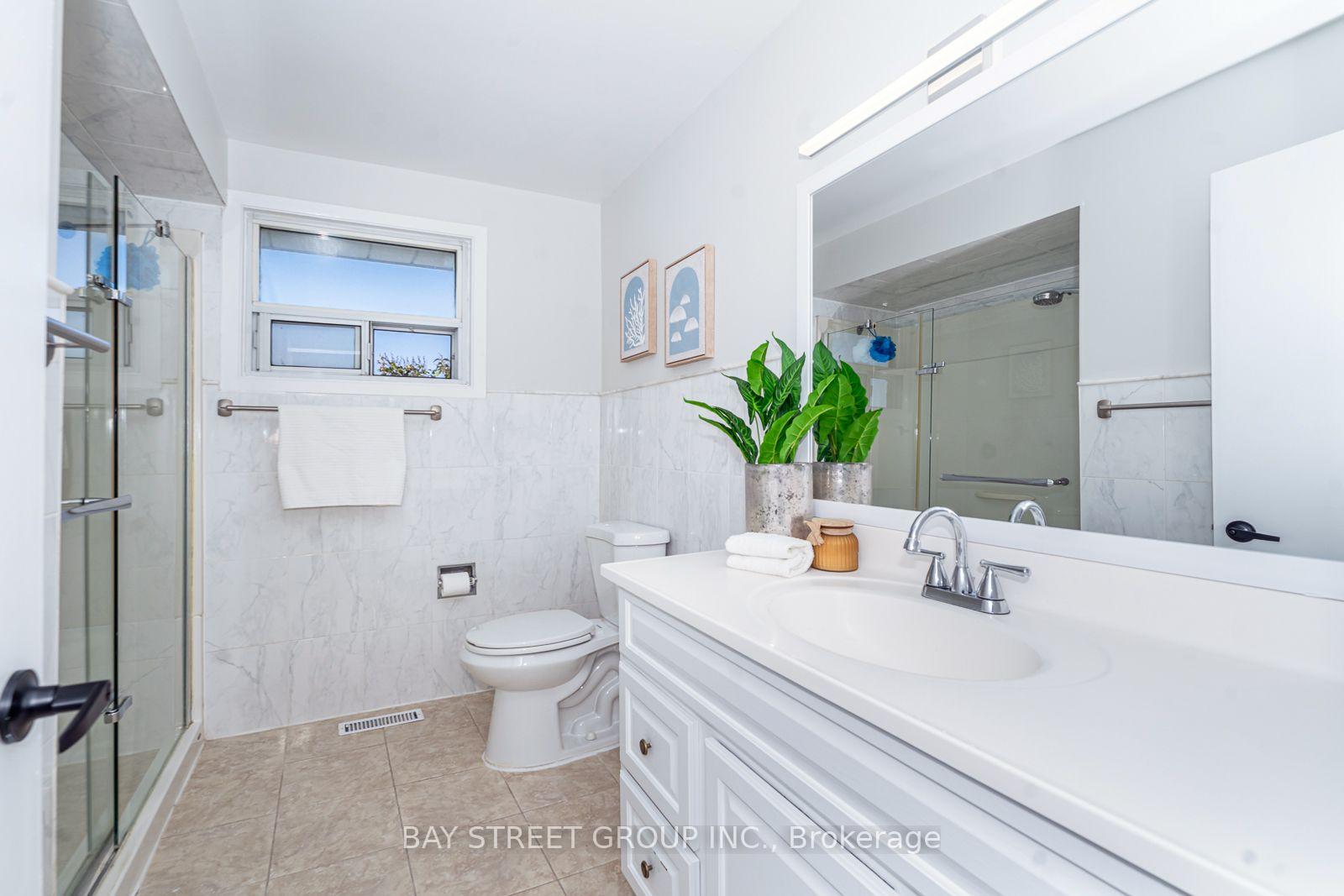 Photo 36 of 42 Faye Drive, North York, Pleasant View — HOMEH