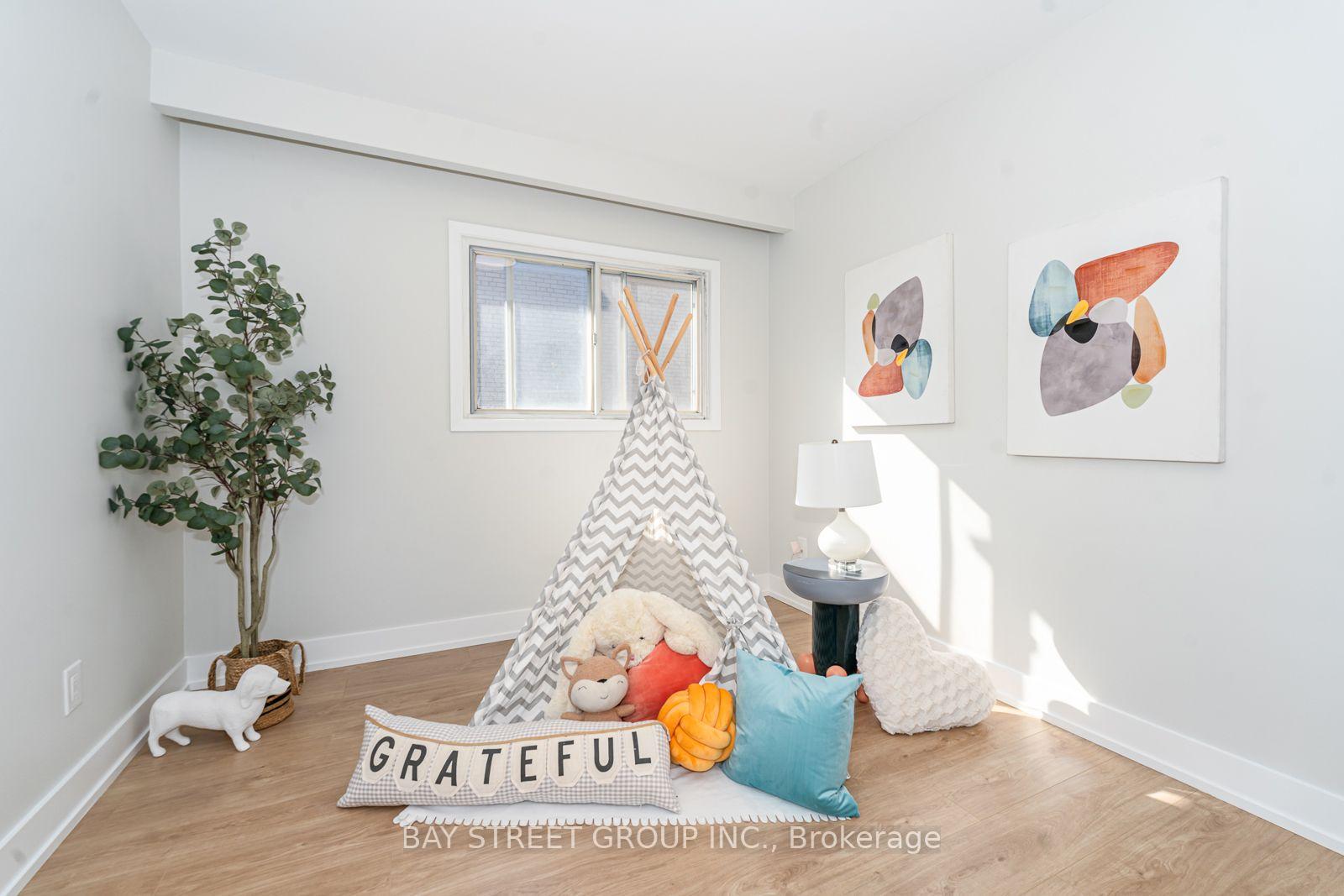 Photo 48 of 42 Faye Drive, North York, Pleasant View — HOMEH