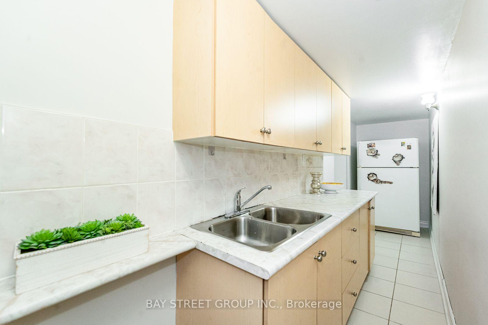 Photo 69 of 42 Faye Drive, North York, Pleasant View — HOMEH