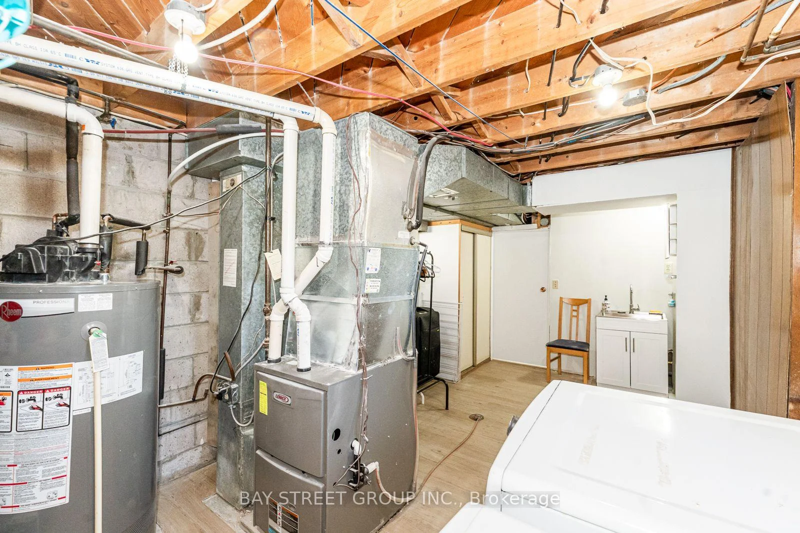 Photo 2 of 42 Faye Drive, North York, Pleasant View — HOMEH