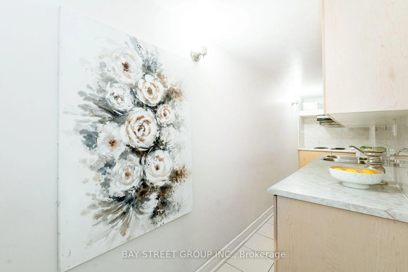 Photo 4 of 42 Faye Drive, North York, Pleasant View — HOMEH