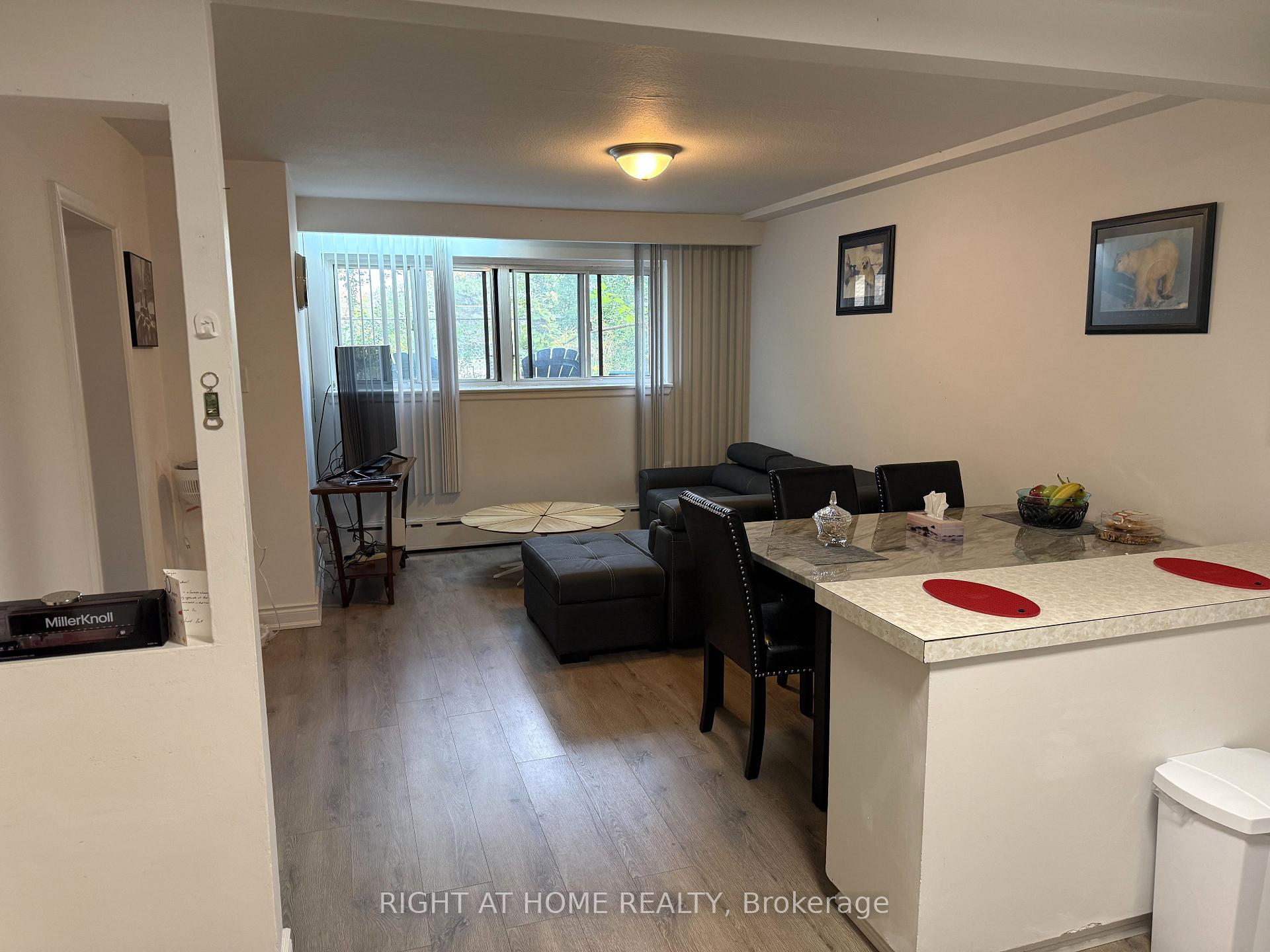 Photo 4 of 64 Purdon Drive, North York, Bathurst Manor — HOMEH