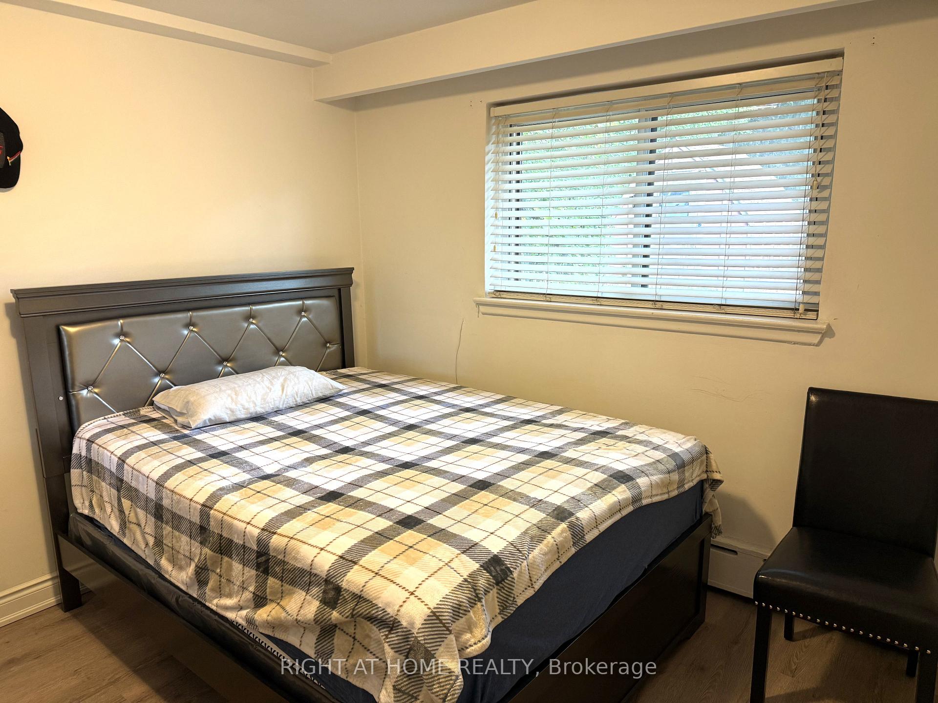 Photo 11 of 64 Purdon Drive, North York, Bathurst Manor — HOMEH