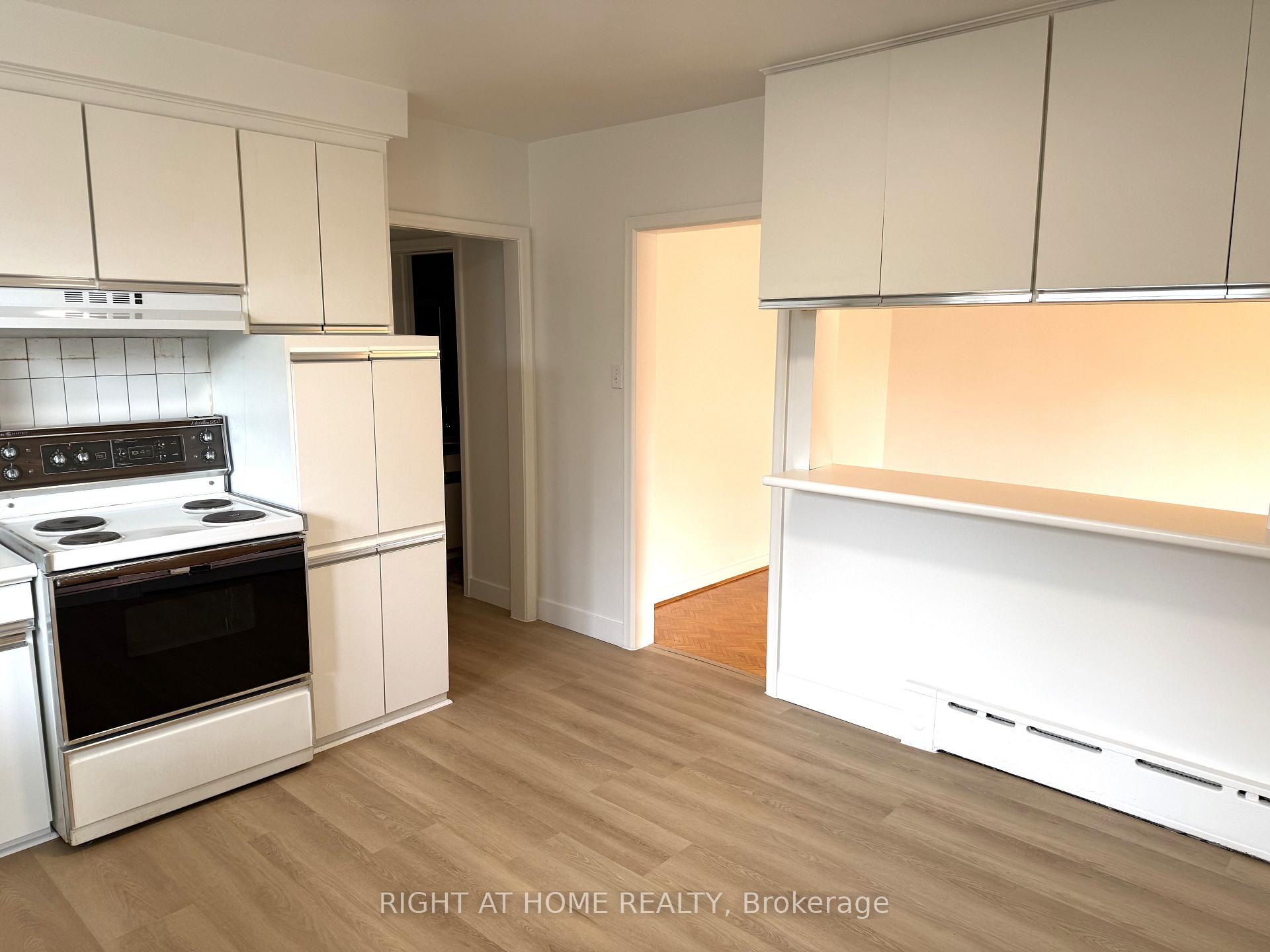 Photo 15 of 64 Purdon Drive, North York, Bathurst Manor — HOMEH