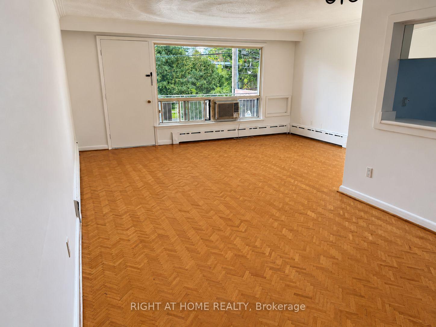 Photo 17 of 64 Purdon Drive, North York, Bathurst Manor — HOMEH