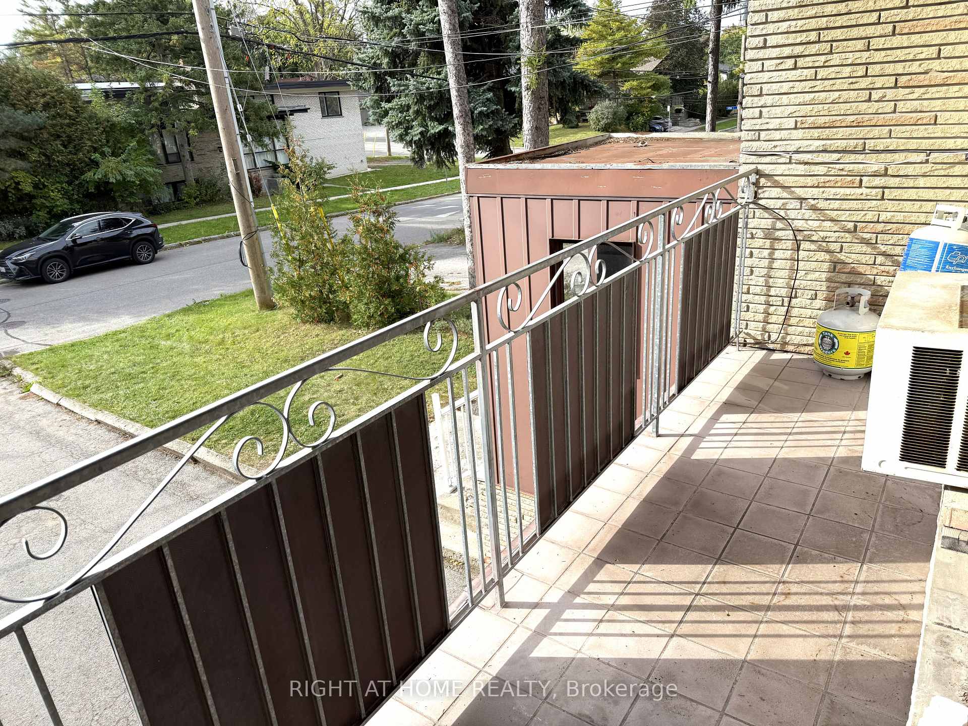 Photo 21 of 64 Purdon Drive, North York, Bathurst Manor — HOMEH