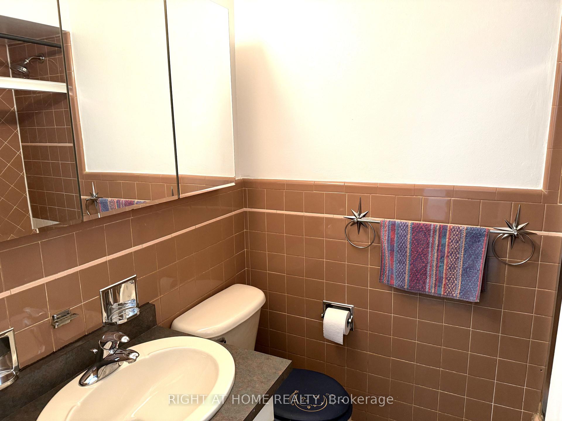 Photo 22 of 64 Purdon Drive, North York, Bathurst Manor — HOMEH