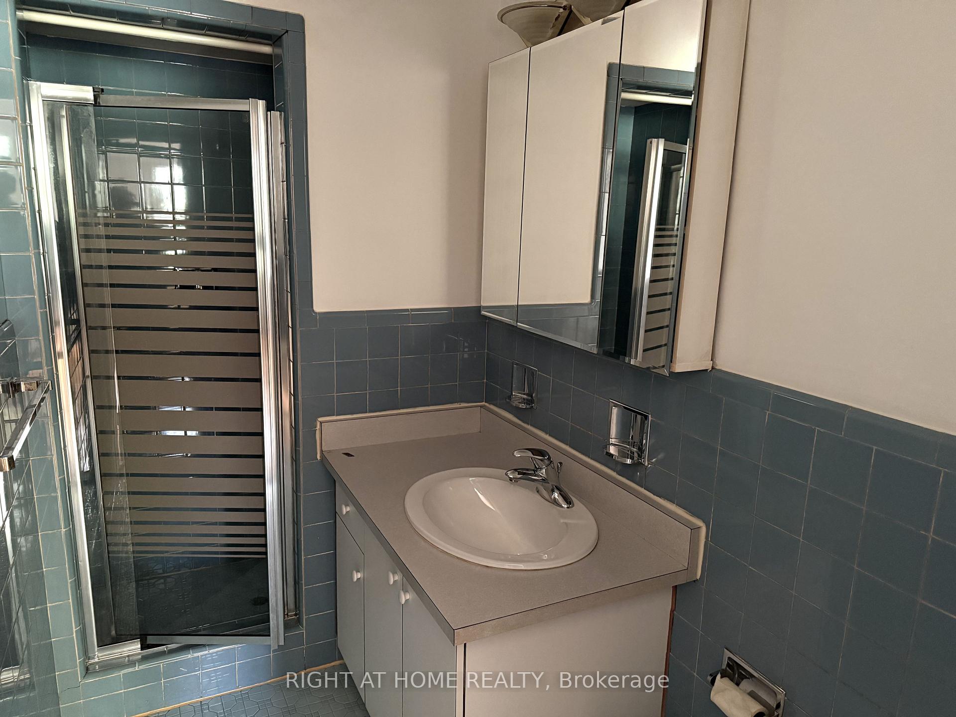 Photo 28 of 64 Purdon Drive, North York, Bathurst Manor — HOMEH
