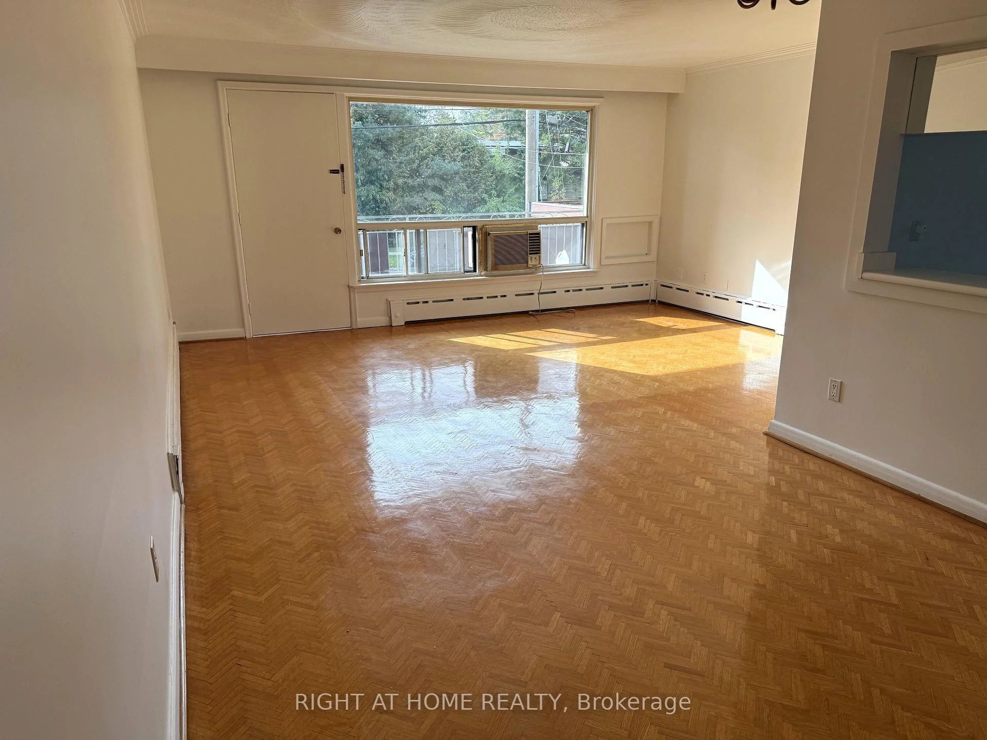 Photo 18 of 64 Purdon Drive, North York, Bathurst Manor — HOMEH