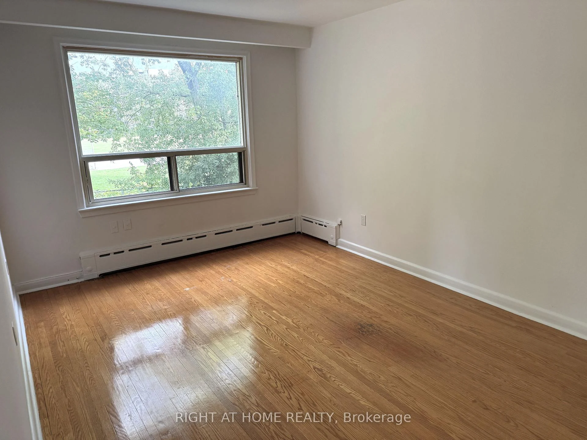 Photo 27 of 64 Purdon Drive, North York, Bathurst Manor — HOMEH