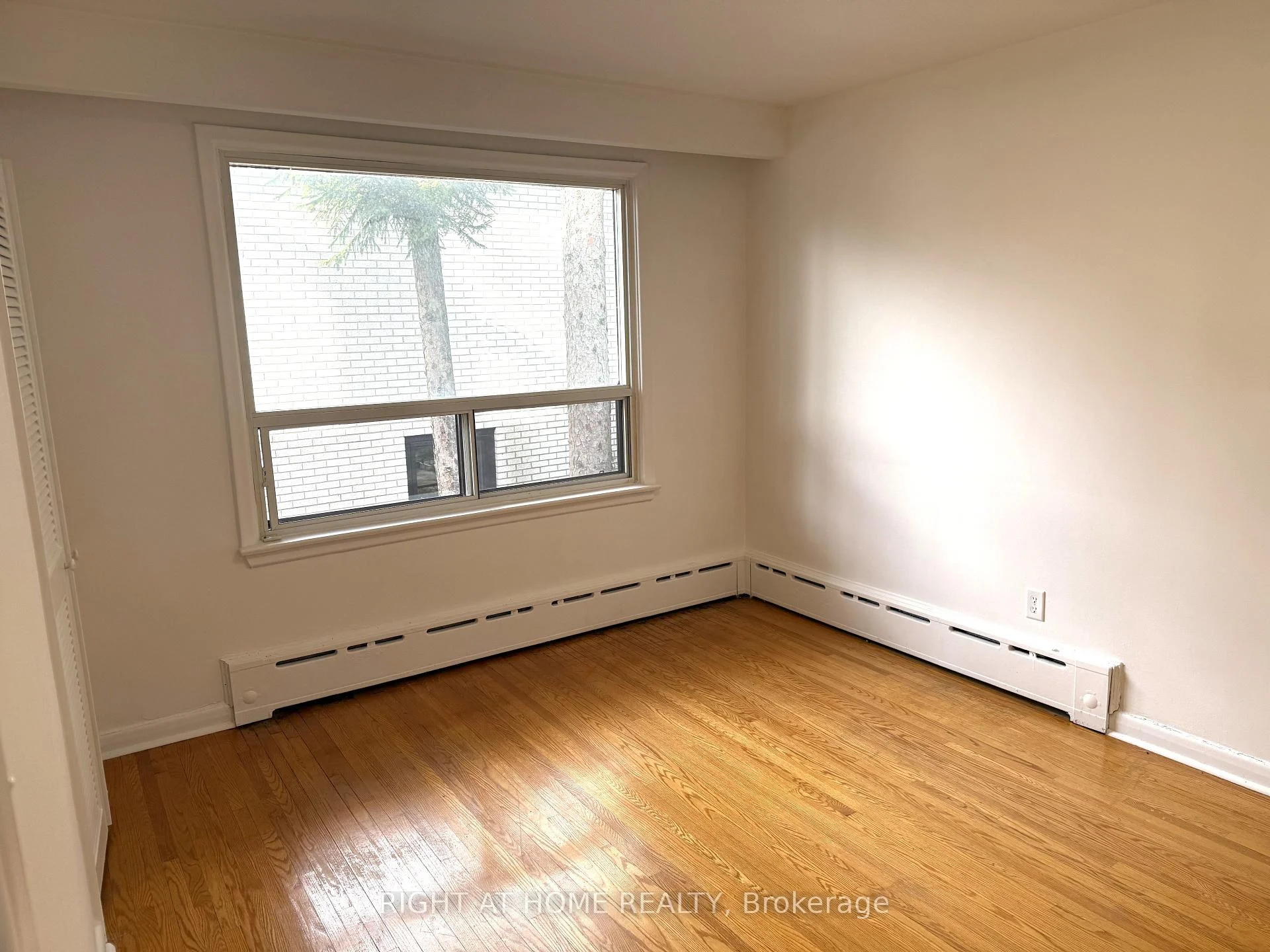 Photo 31 of 64 Purdon Drive, North York, Bathurst Manor — HOMEH