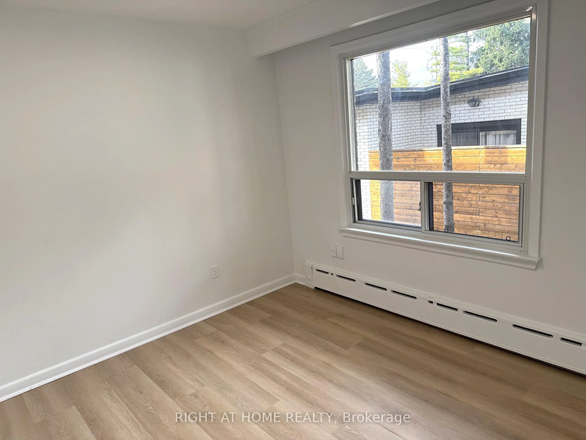 Photo 37 of 64 Purdon Drive, North York, Bathurst Manor — HOMEH