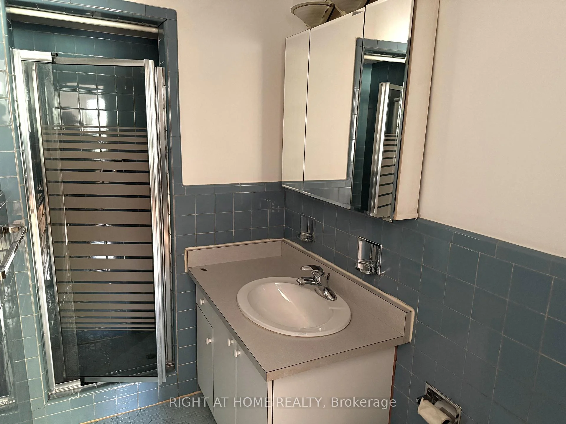 Photo 42 of 64 Purdon Drive, North York, Bathurst Manor — HOMEH