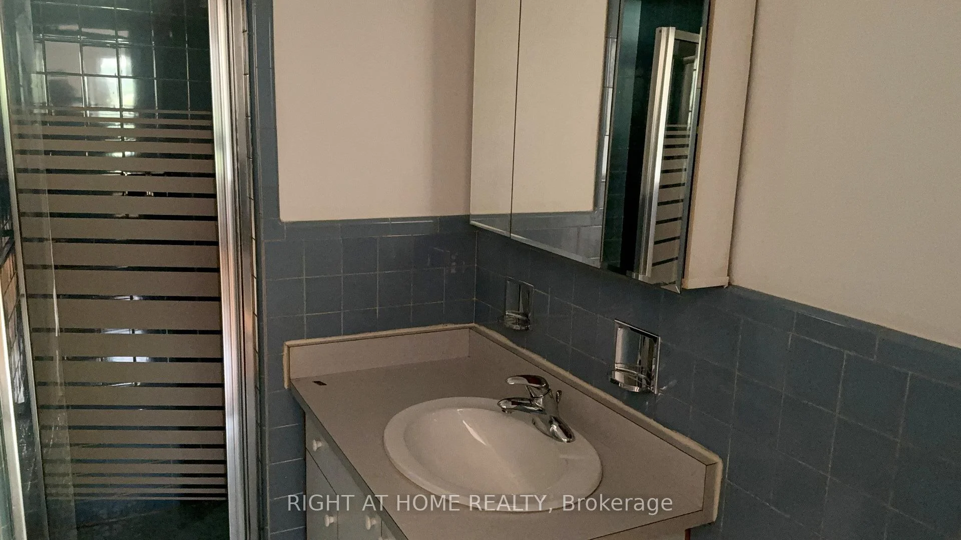 Photo 43 of 64 Purdon Drive, North York, Bathurst Manor — HOMEH