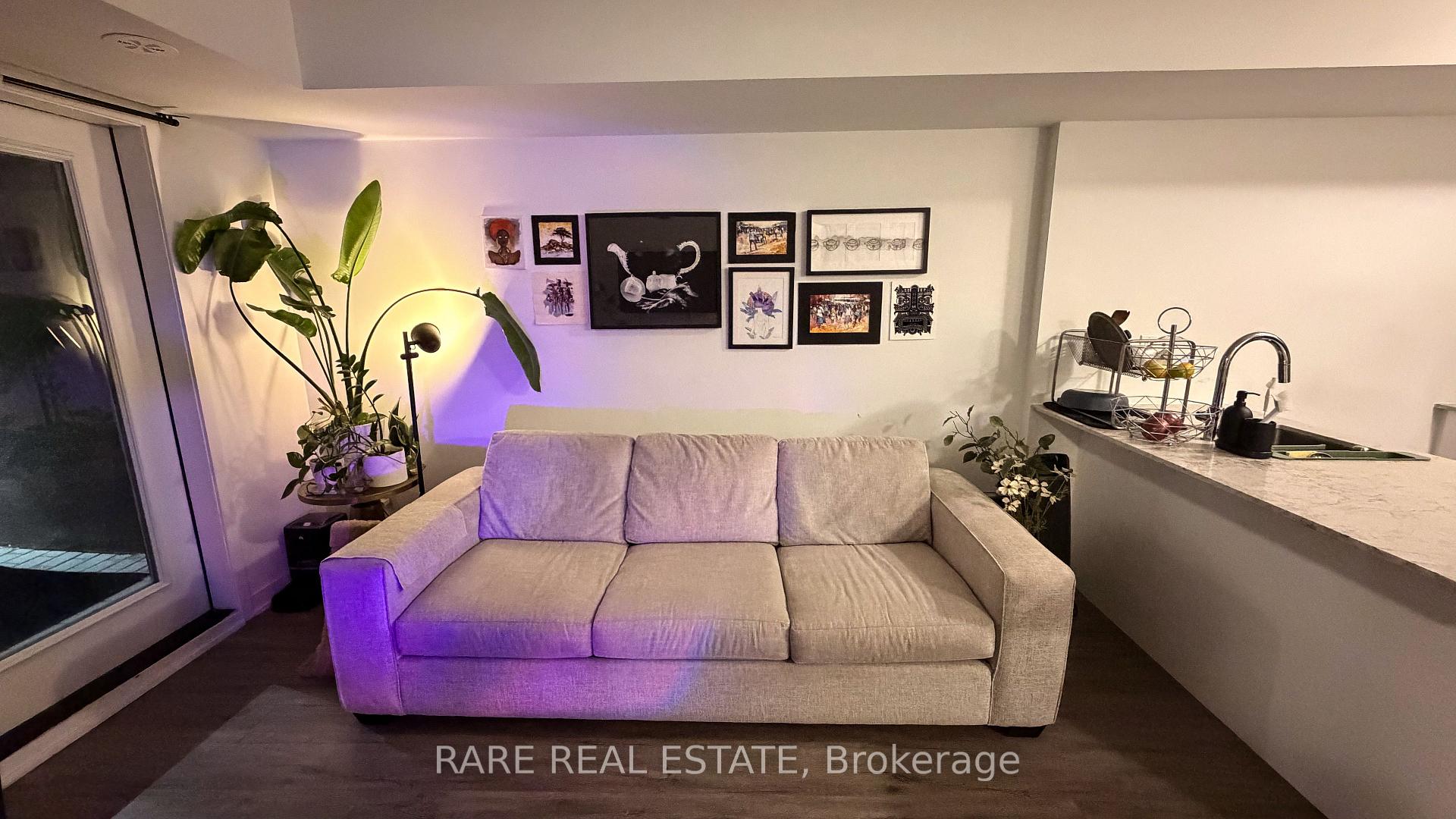 Photo 2 of Unit 4, 10 Marquette Avenue, Toronto, Englemount-Lawrence — HOMEH