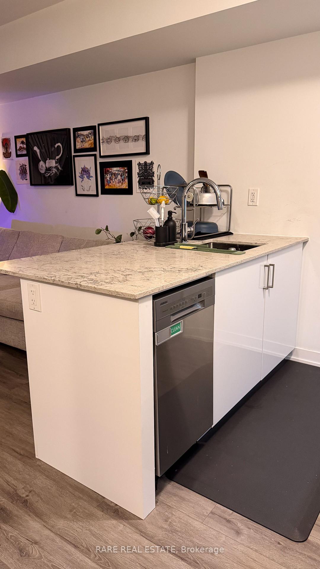 Photo 4 of Unit 4, 10 Marquette Avenue, Toronto, Englemount-Lawrence — HOMEH