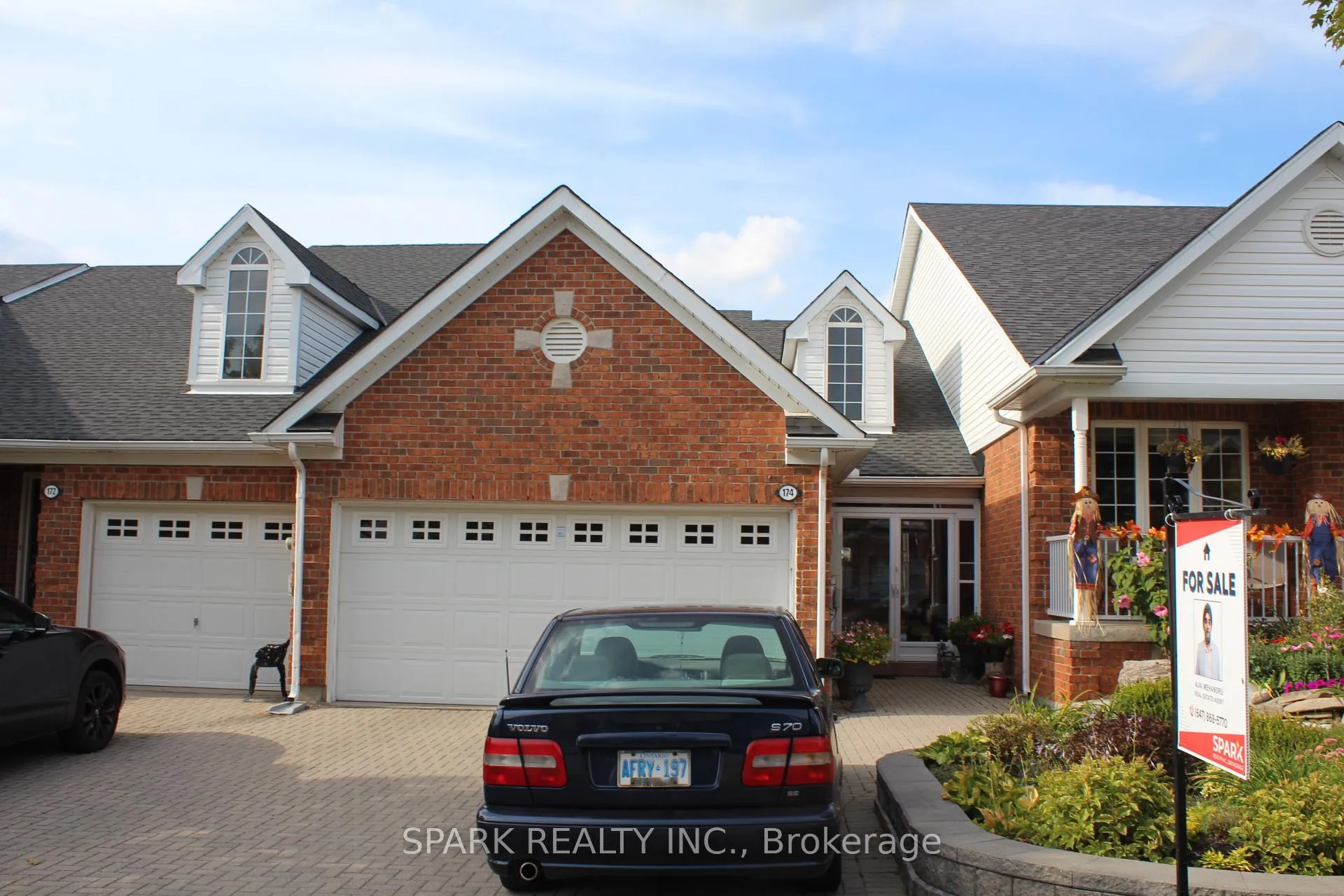Front of 174 Riverwalk Place