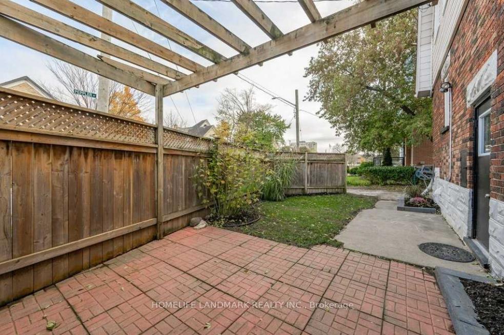 Photo 12 of 47 Young Street E, Waterloo — HOMEH