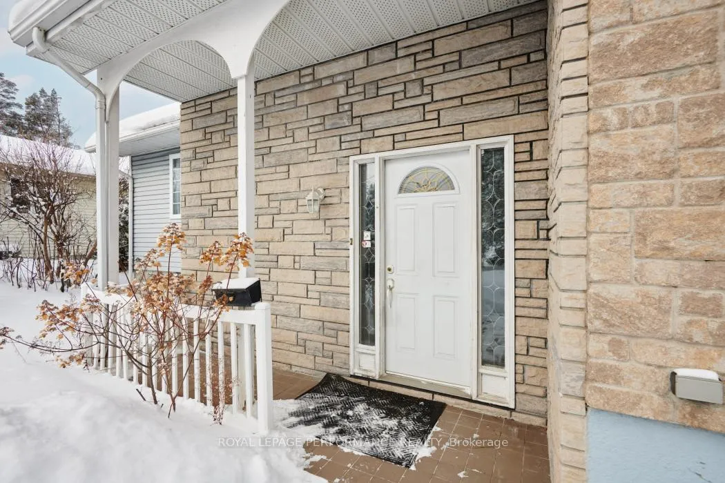 Photo 3 of 813 Walkley Road, Ottawa, Riverside Park — HOMEH