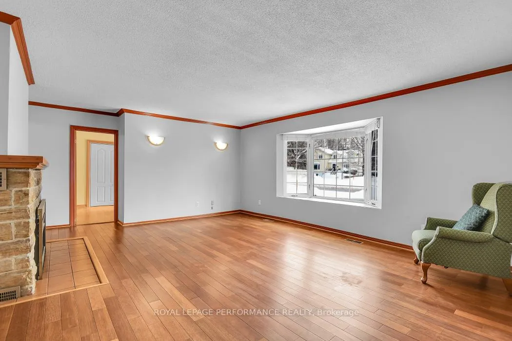 Photo 6 of 813 Walkley Road, Ottawa, Riverside Park — HOMEH