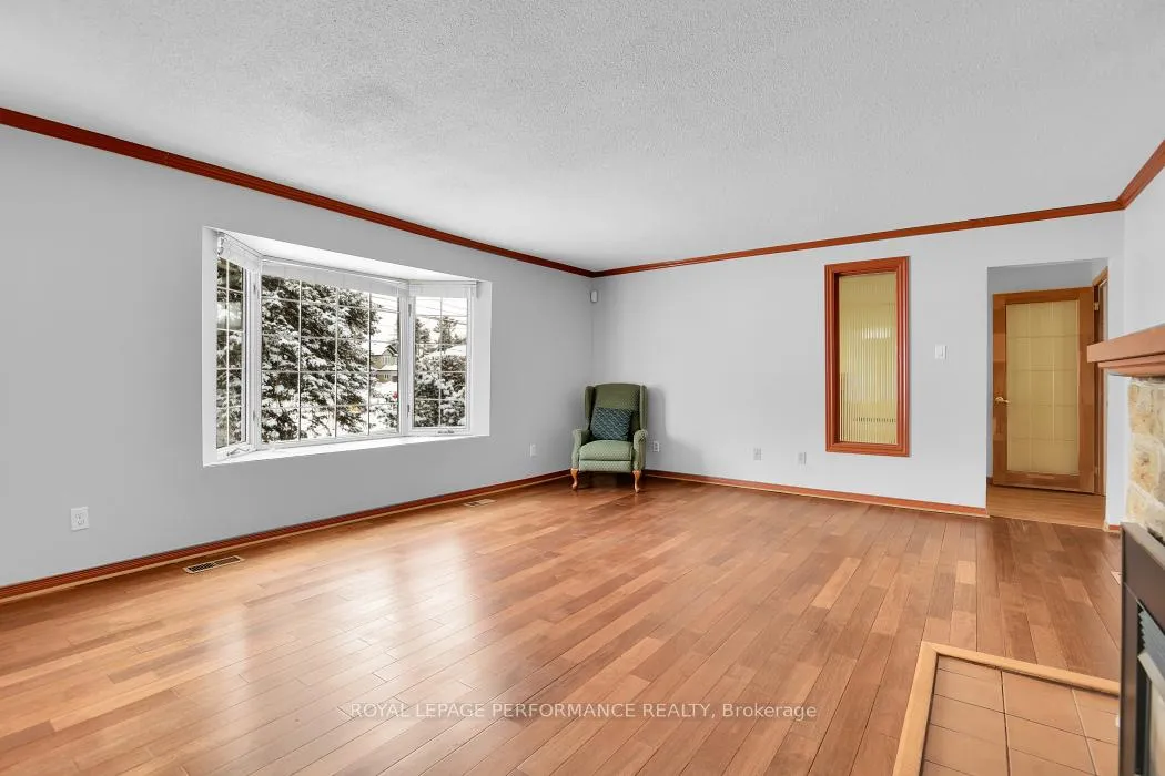 Photo 7 of 813 Walkley Road, Ottawa, Riverside Park — HOMEH