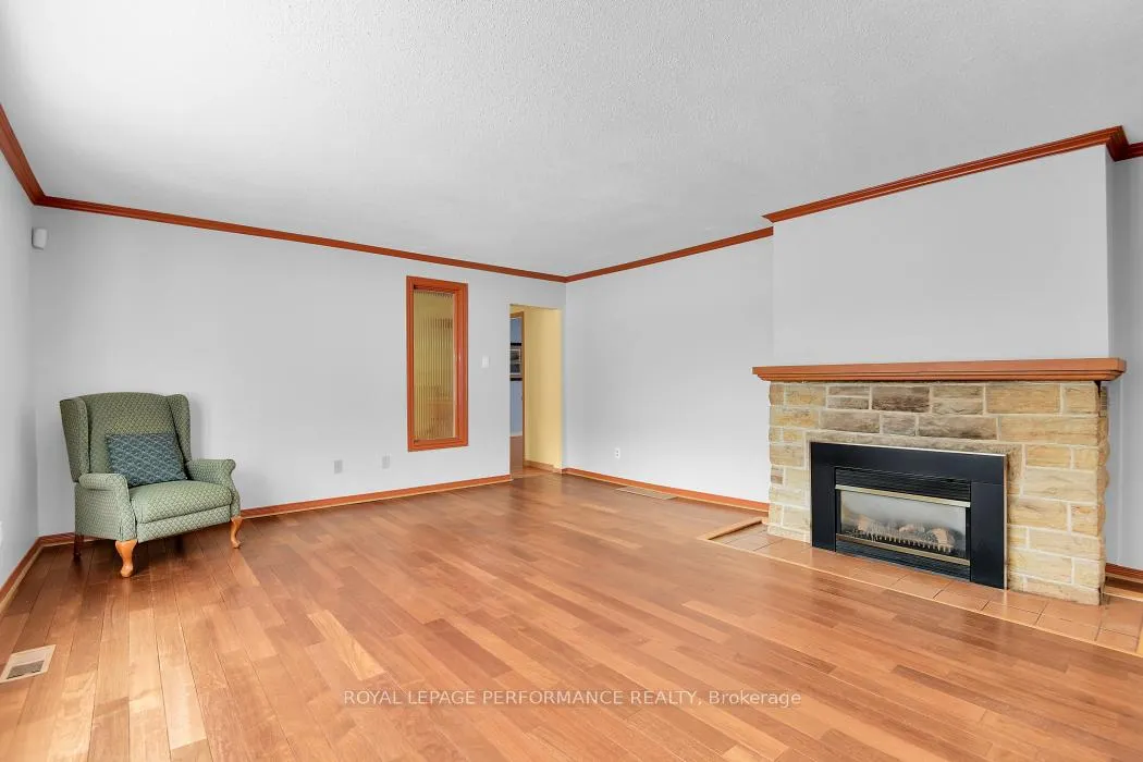 Photo 8 of 813 Walkley Road, Ottawa, Riverside Park — HOMEH