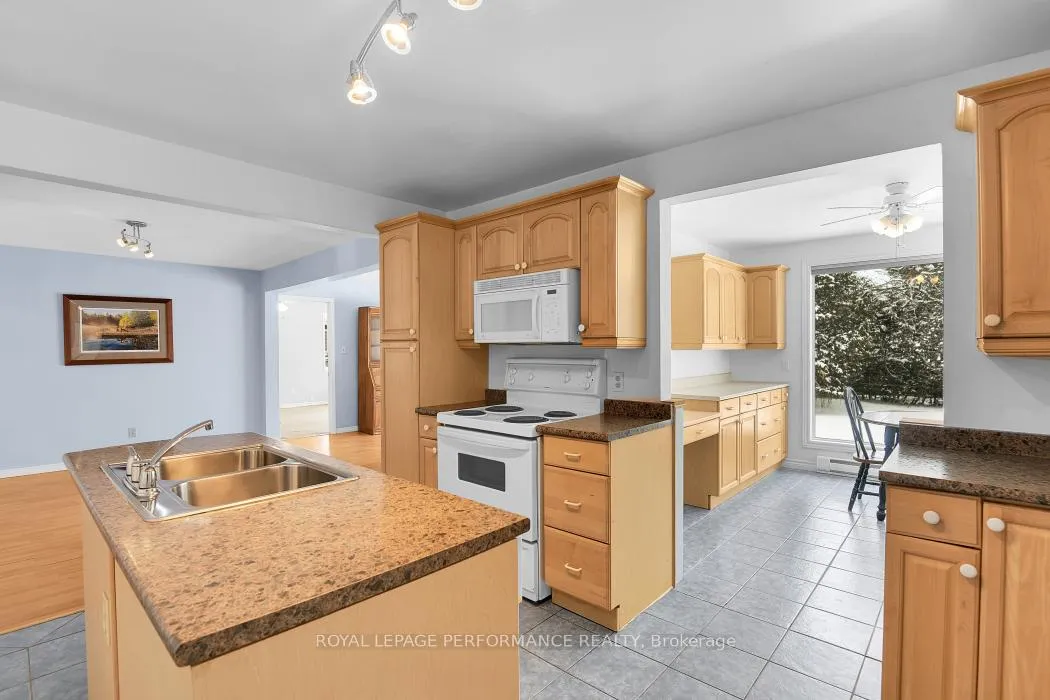 Photo 10 of 813 Walkley Road, Ottawa, Riverside Park — HOMEH