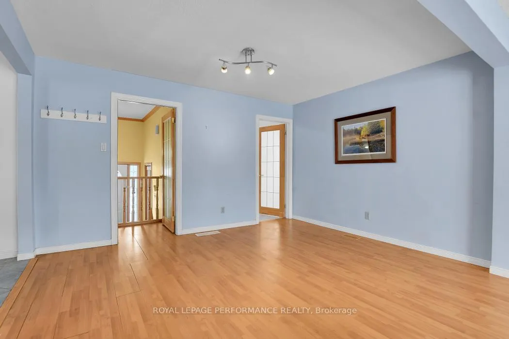 Photo 14 of 813 Walkley Road, Ottawa, Riverside Park — HOMEH
