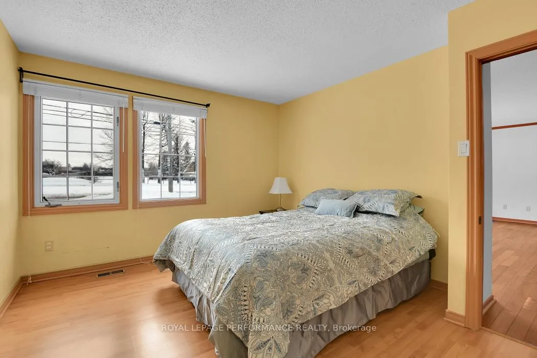 Photo 23 of 813 Walkley Road, Ottawa, Riverside Park — HOMEH