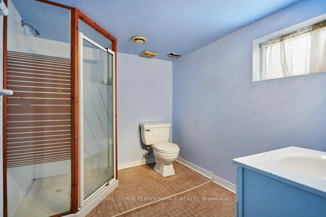 Photo 31 of 813 Walkley Road, Ottawa, Riverside Park — HOMEH