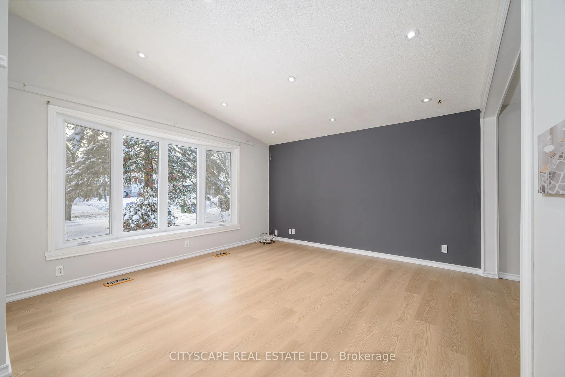 Photo 9 of 32 Edgeview Drive, Quinte West, Trenton Ward — HOMEH
