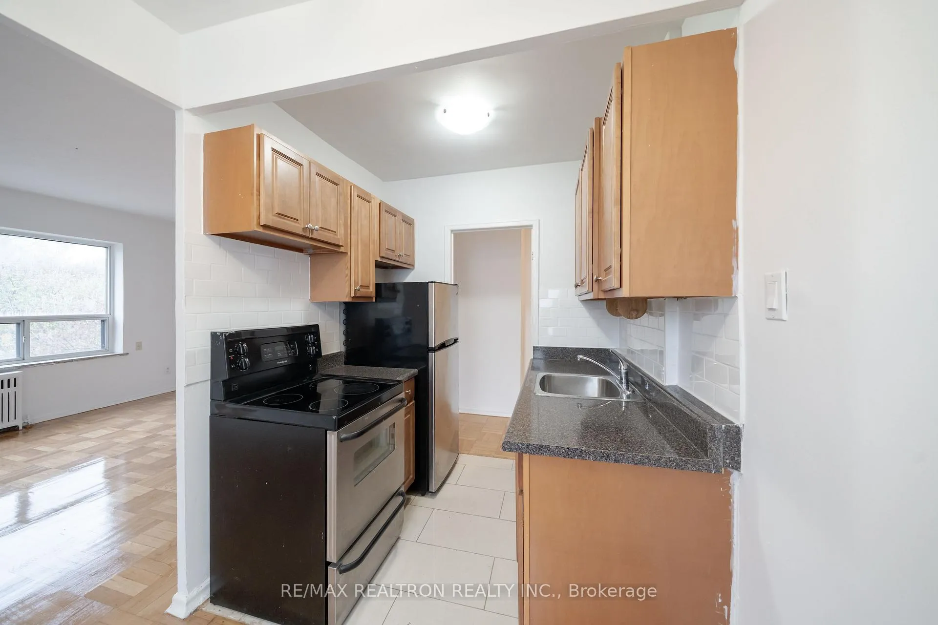 Photo 6 of Unit 310, 156 Kingston Road, Toronto, Woodbine Corridor — HOMEH