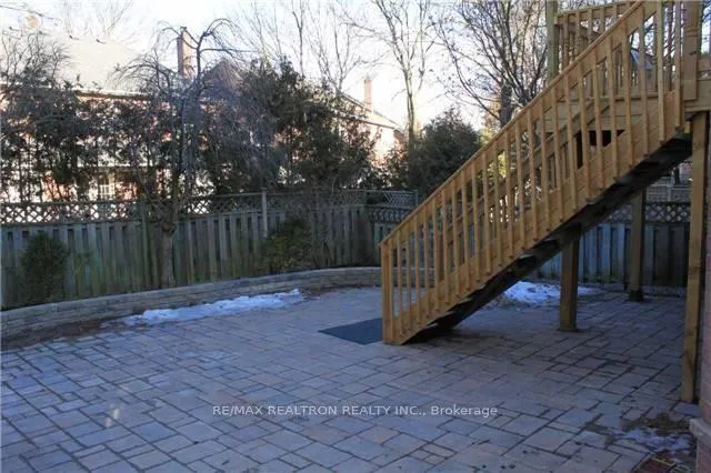 Photo 4 of 25 Waterbridge Lane, Markham, Unionville — HOMEH
