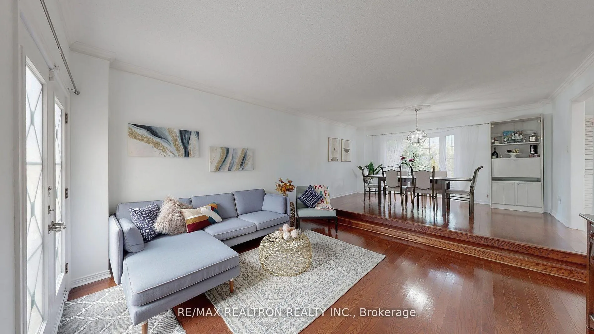 Photo 5 of 25 Waterbridge Lane, Markham, Unionville — HOMEH