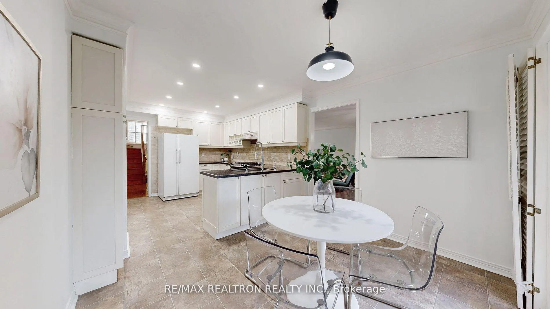 Photo 6 of 25 Waterbridge Lane, Markham, Unionville — HOMEH