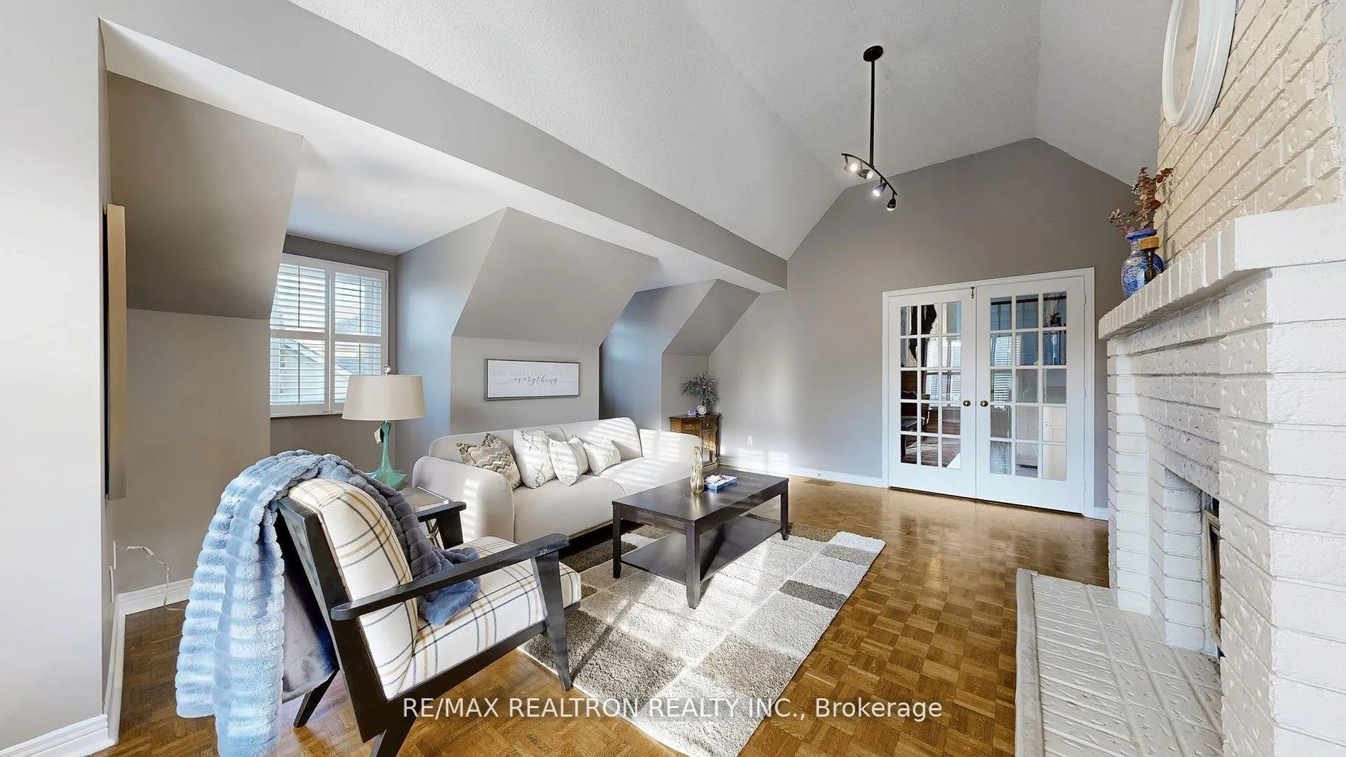 Photo 8 of 25 Waterbridge Lane, Markham, Unionville — HOMEH