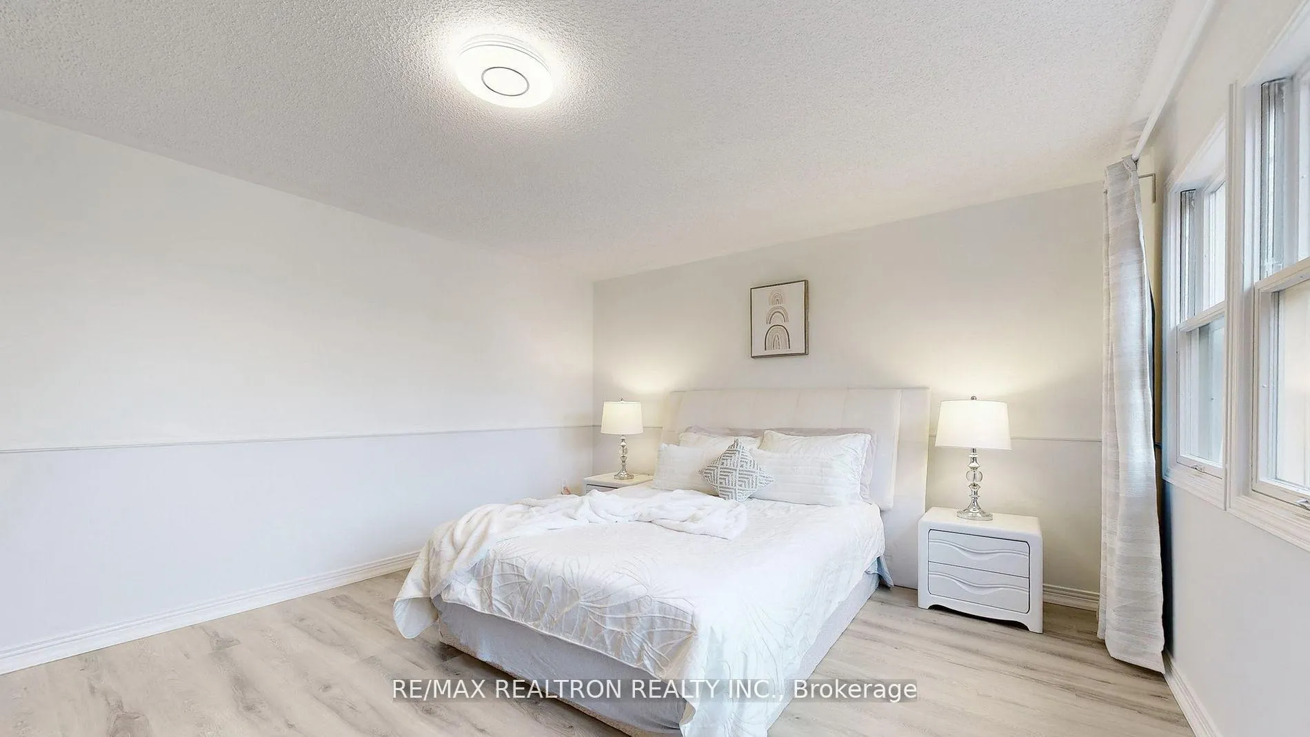 Photo 9 of 25 Waterbridge Lane, Markham, Unionville — HOMEH