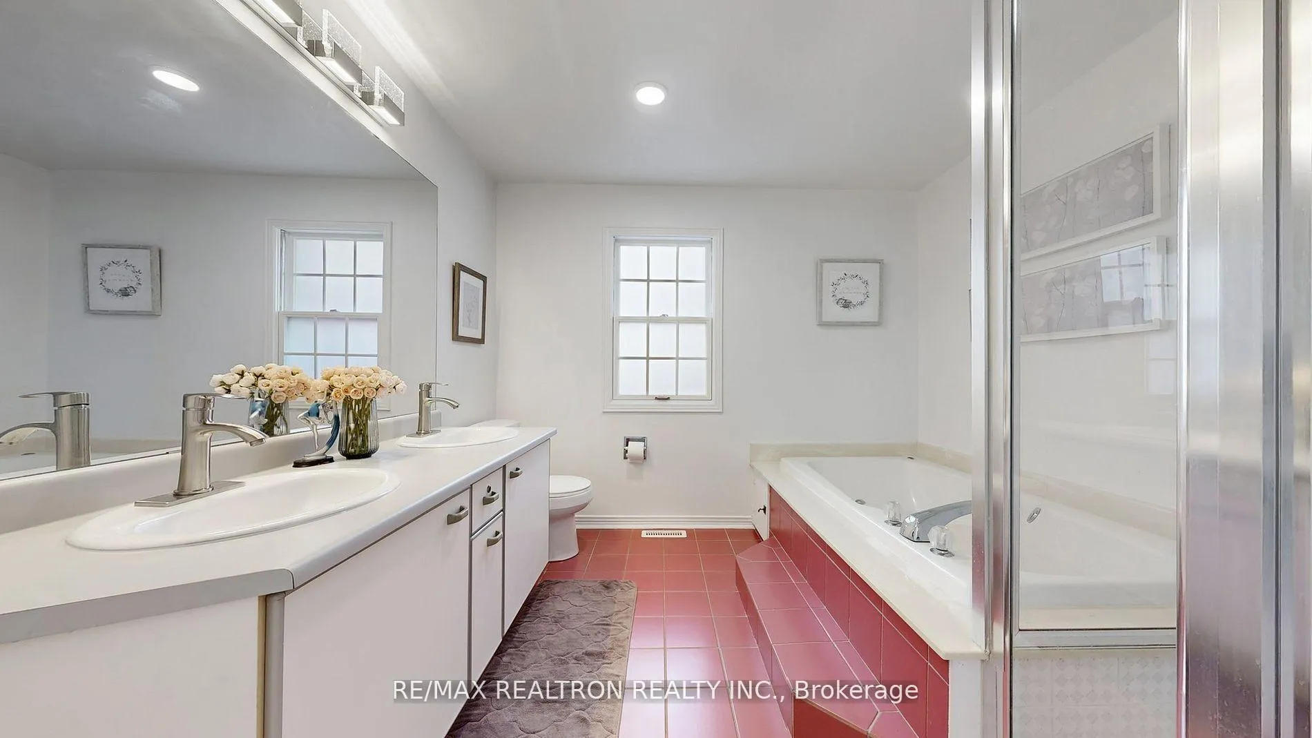 Photo 11 of 25 Waterbridge Lane, Markham, Unionville — HOMEH