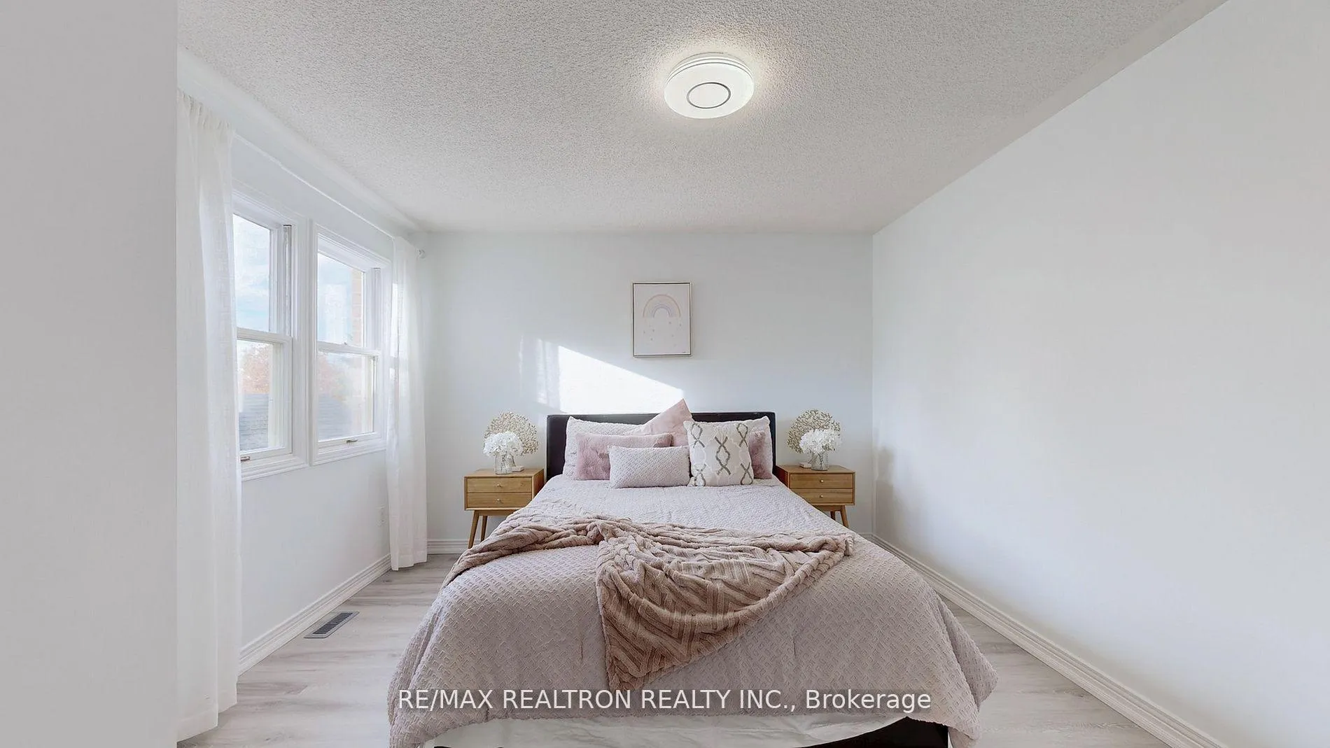 Photo 13 of 25 Waterbridge Lane, Markham, Unionville — HOMEH