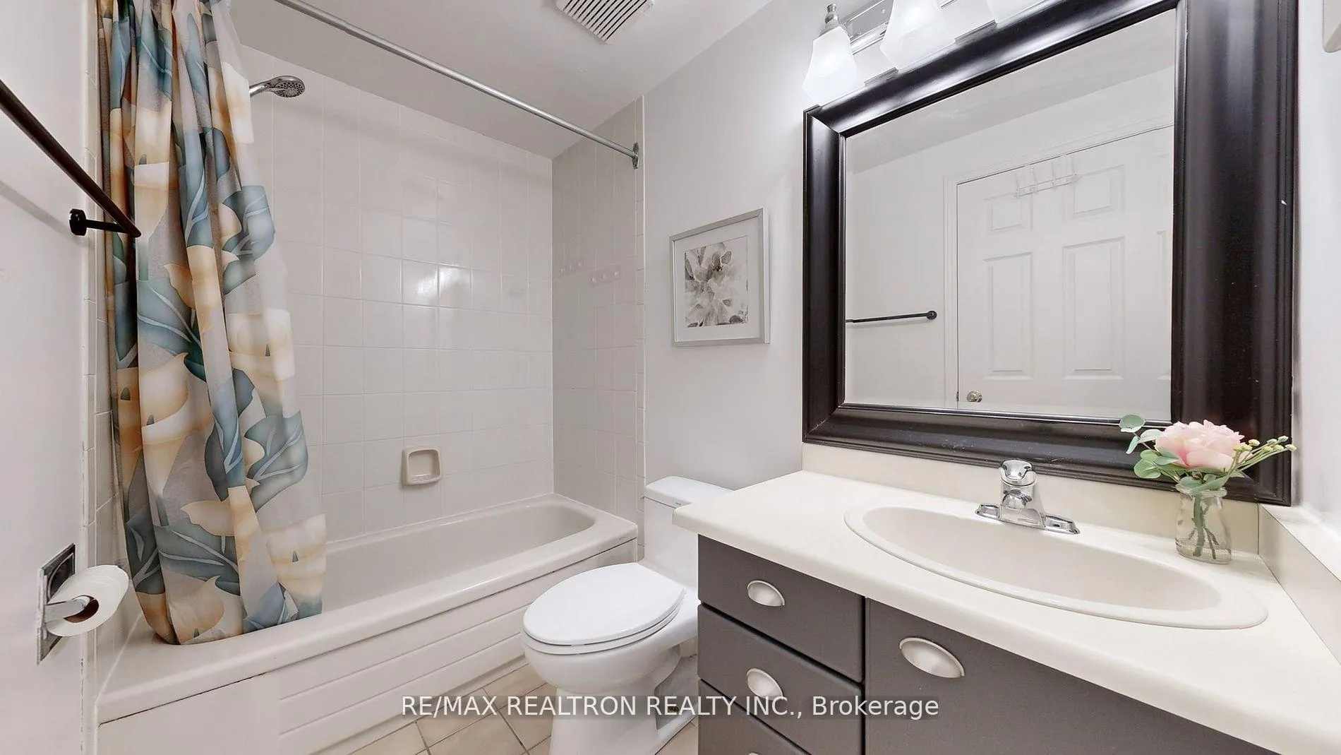 Photo 14 of 25 Waterbridge Lane, Markham, Unionville — HOMEH