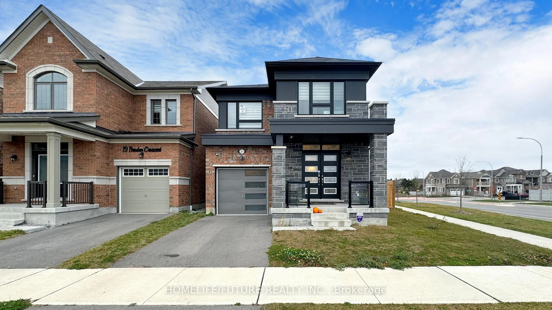 Photo 1 of 21 Broden Crescent, Whitby, Rural Whitby — HOMEH