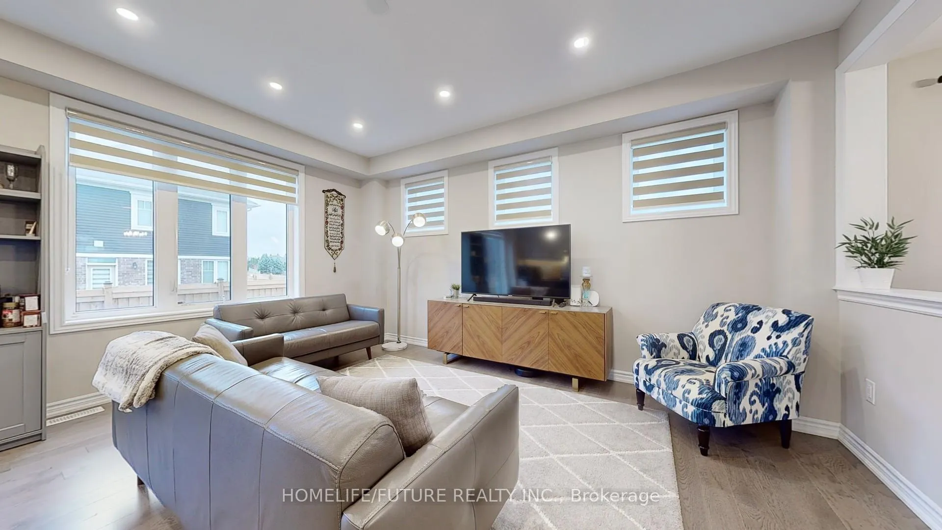Photo 3 of 21 Broden Crescent, Whitby, Rural Whitby — HOMEH