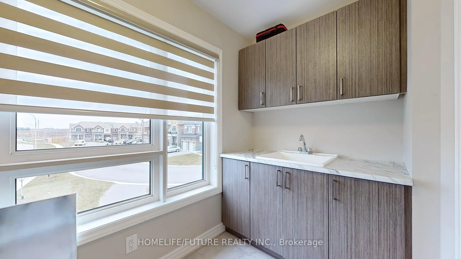 Photo 25 of 21 Broden Crescent, Whitby, Rural Whitby — HOMEH