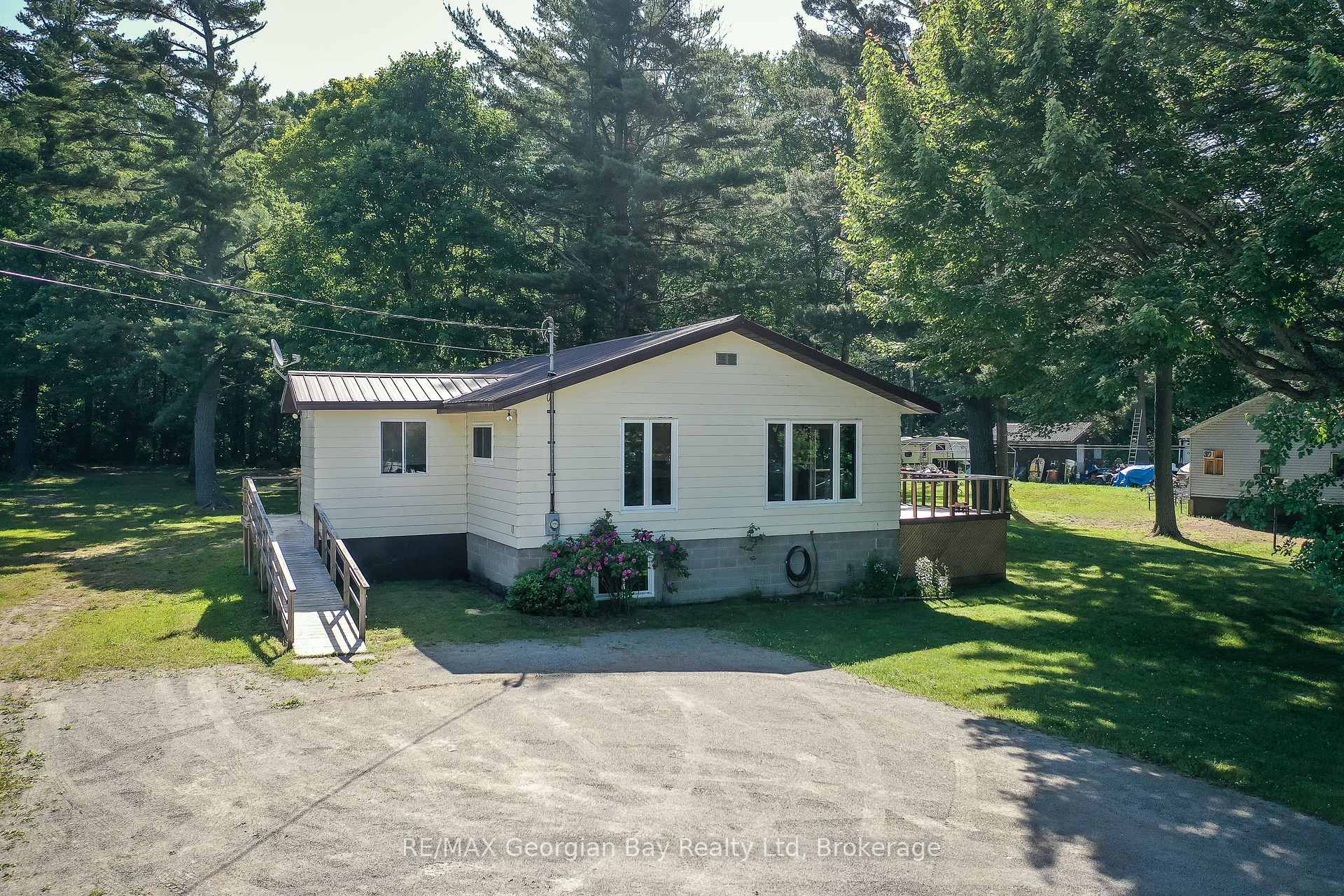 Front of 332 Baxter Loop Road