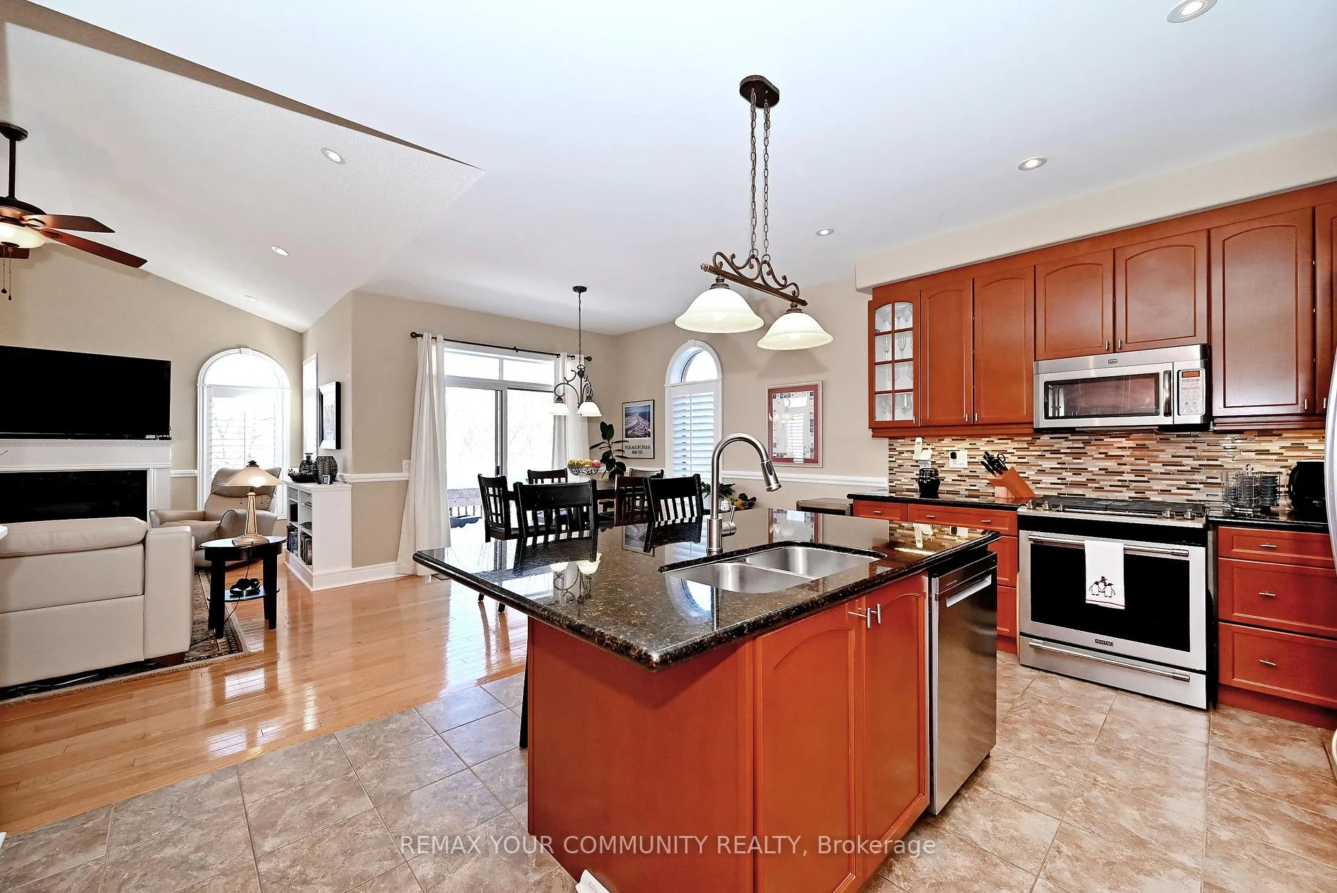 Photo 14 of 29 Turner Drive, Barrie, Bayshore — HOMEH
