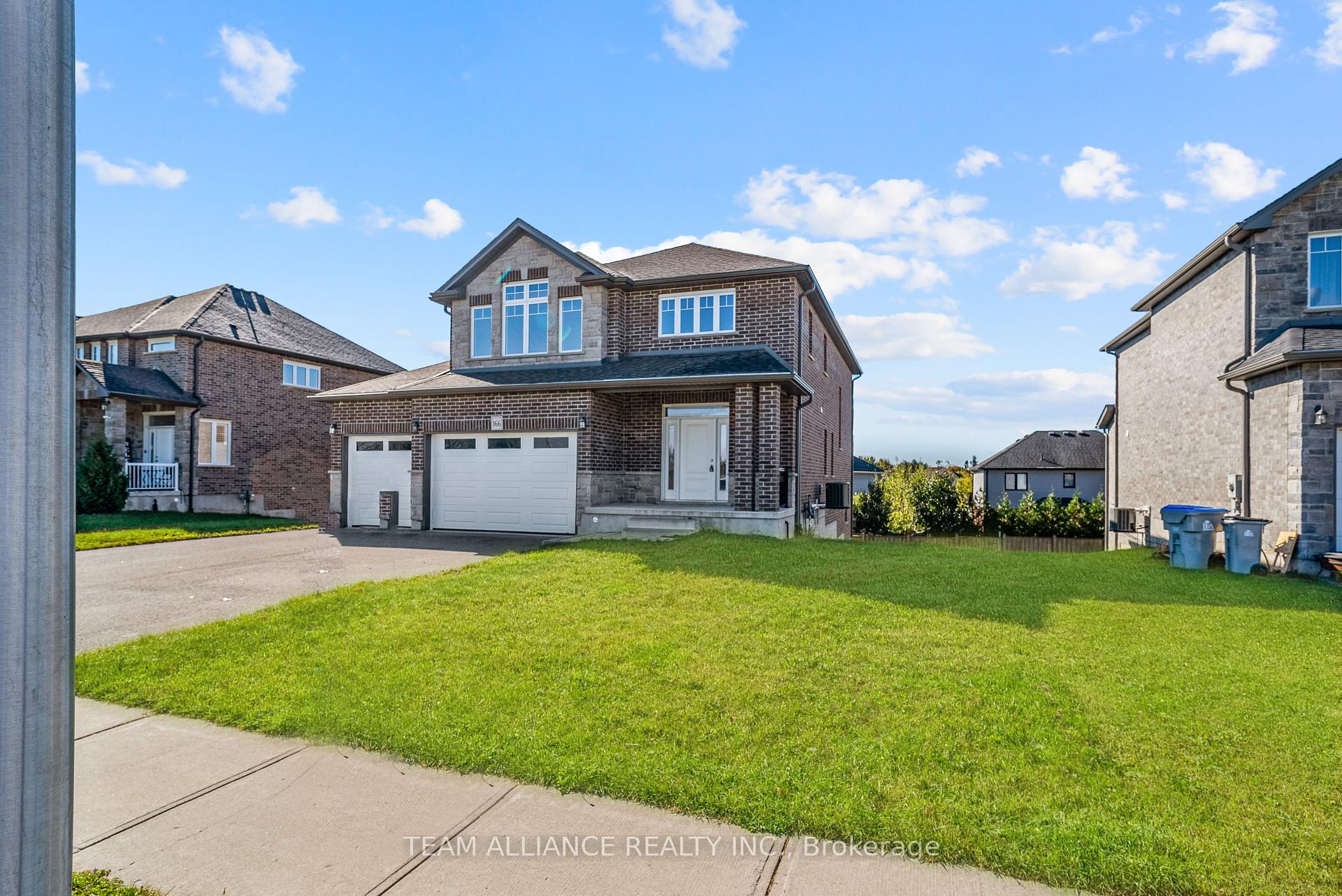 Photo 3 of 166 Queen Street, Middlesex Centre, Komoka — HOMEH