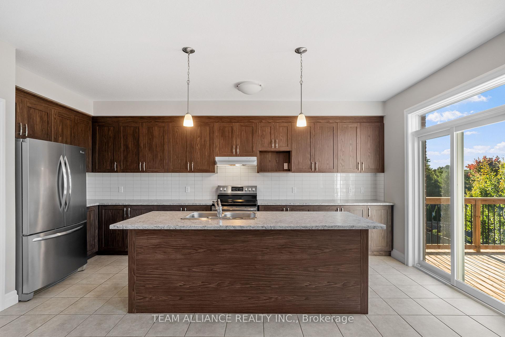 Photo 5 of 166 Queen Street, Middlesex Centre, Komoka — HOMEH