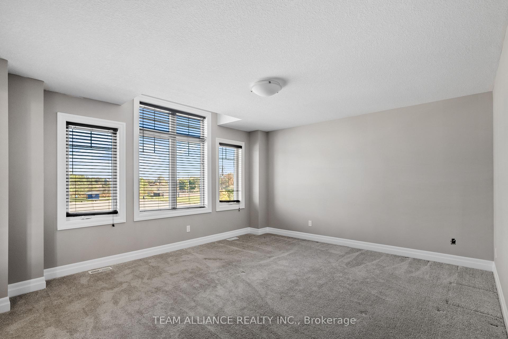 Photo 15 of 166 Queen Street, Middlesex Centre, Komoka — HOMEH
