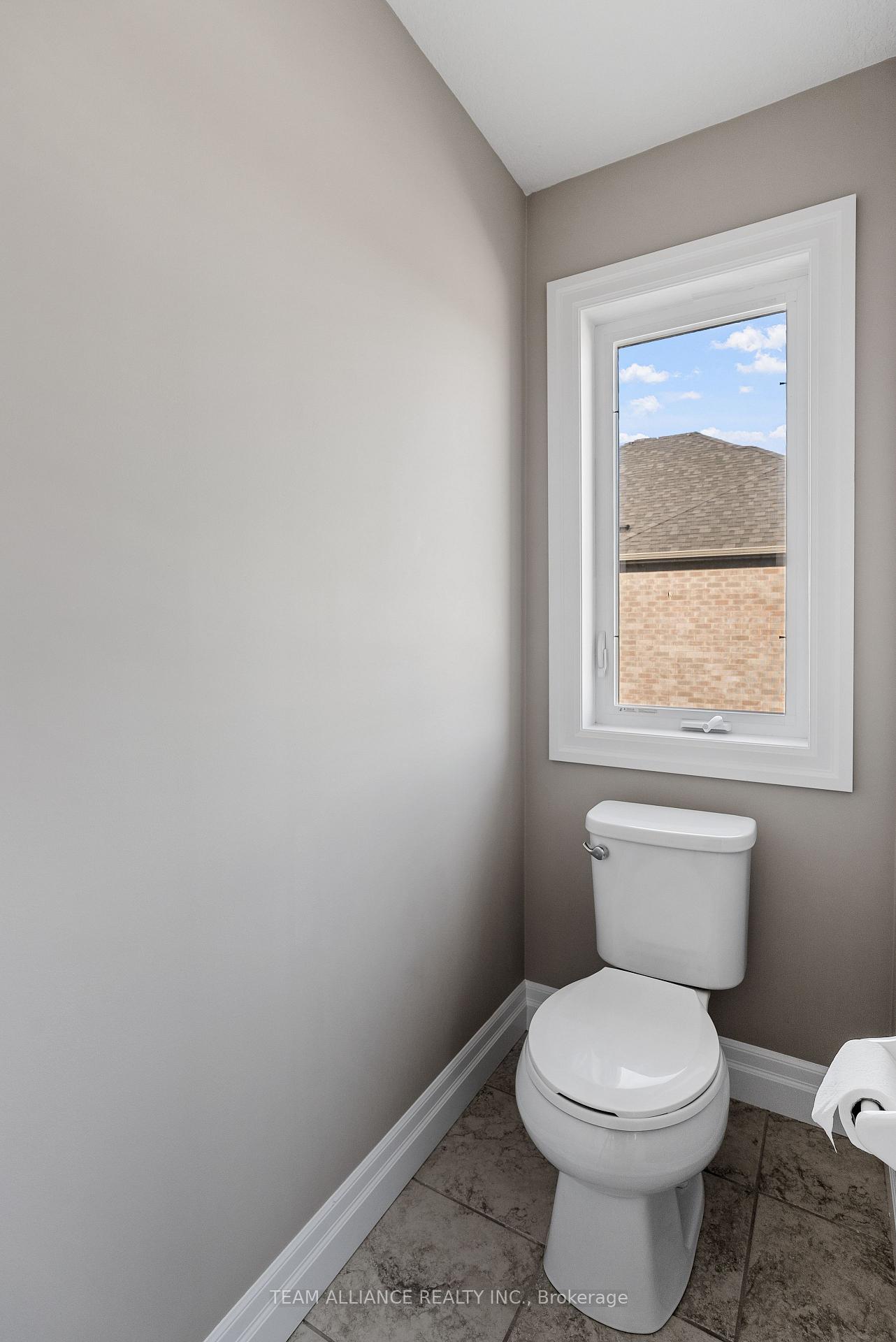 Photo 18 of 166 Queen Street, Middlesex Centre, Komoka — HOMEH