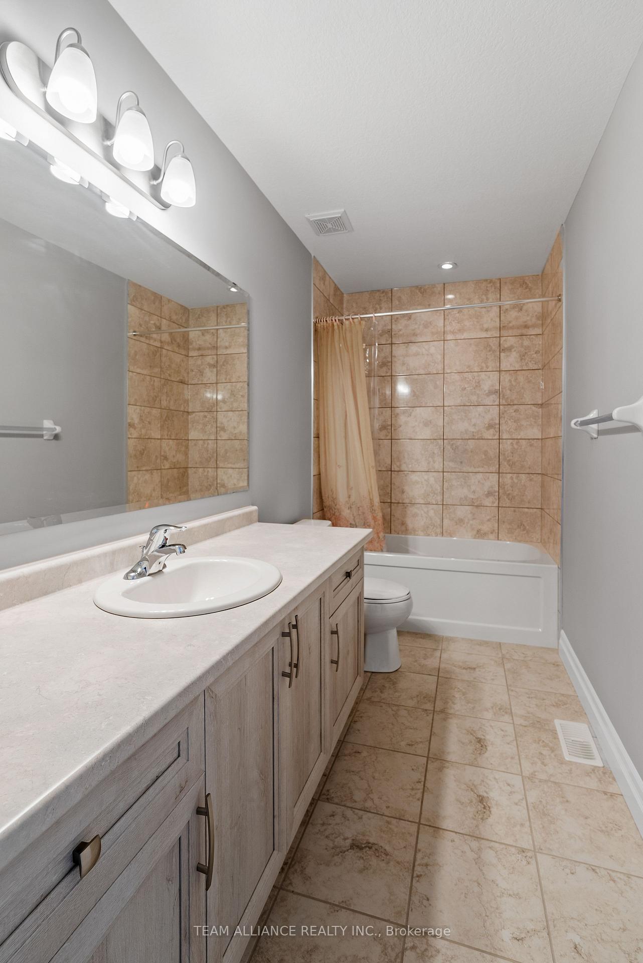 Photo 31 of 166 Queen Street, Middlesex Centre, Komoka — HOMEH